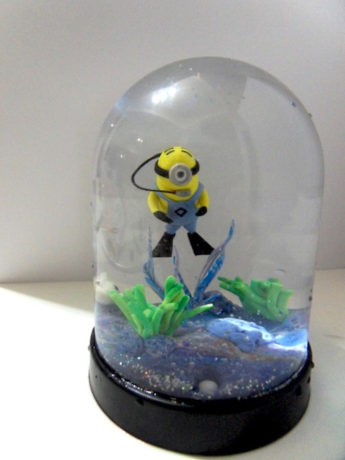 diving minion globe5