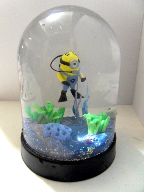 diving minion globe6